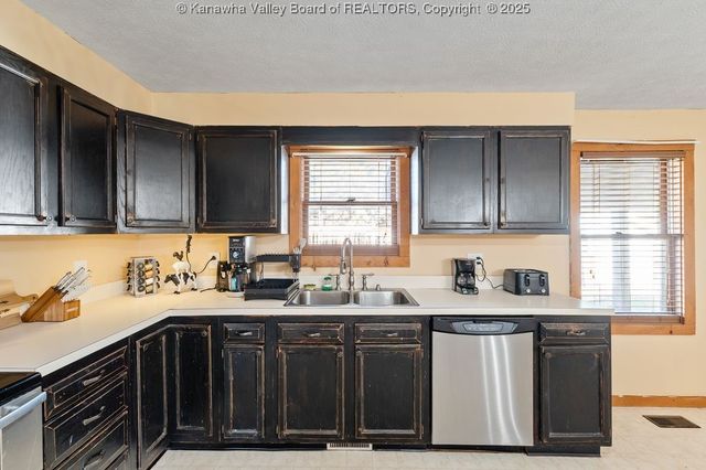 116 Roosevelt Boulevard, Eleanor, WV 25070