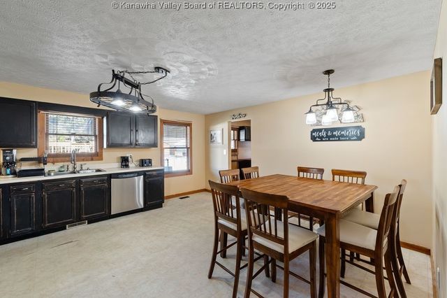 116 Roosevelt Boulevard, Eleanor, WV 25070