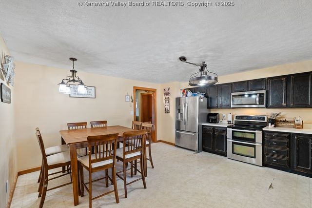 116 Roosevelt Boulevard, Eleanor, WV 25070