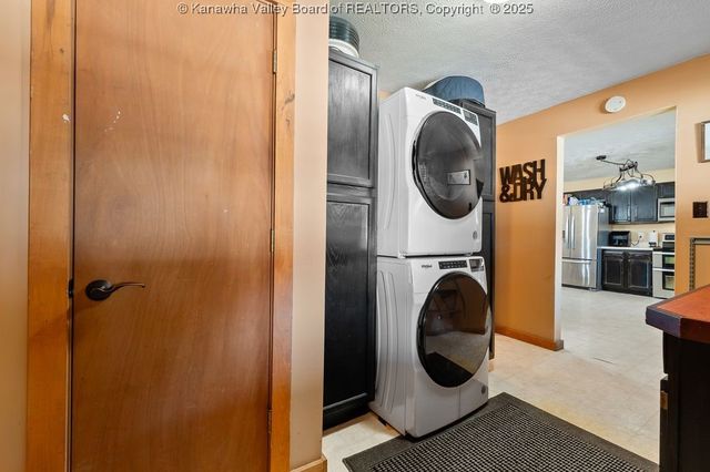 116 Roosevelt Boulevard, Eleanor, WV 25070