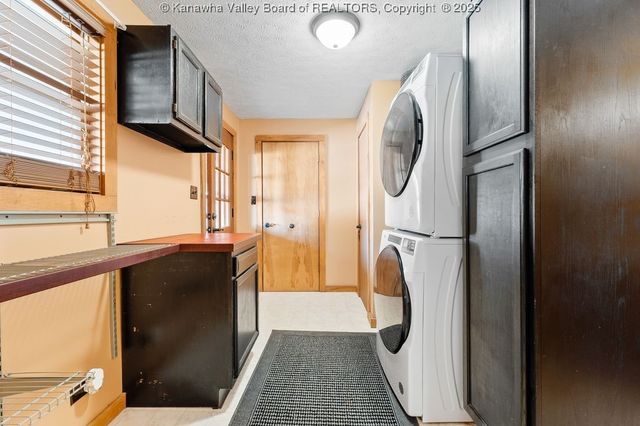 116 Roosevelt Boulevard, Eleanor, WV 25070