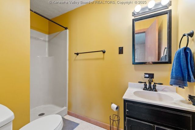 116 Roosevelt Boulevard, Eleanor, WV 25070