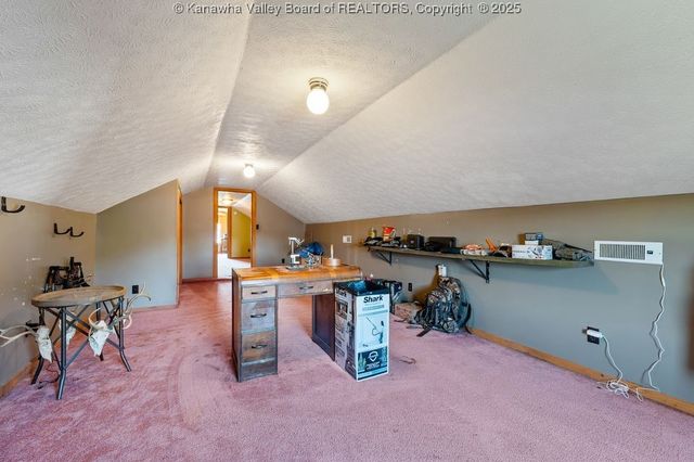 116 Roosevelt Boulevard, Eleanor, WV 25070