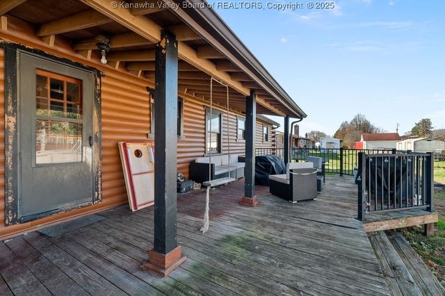 116 Roosevelt Boulevard, Eleanor, WV 25070