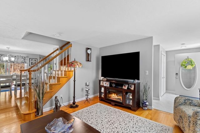 35 Pilgrim Village Road 402, Taunton, MA 02780