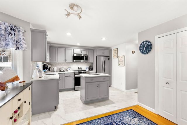 35 Pilgrim Village Road 402, Taunton, MA 02780
