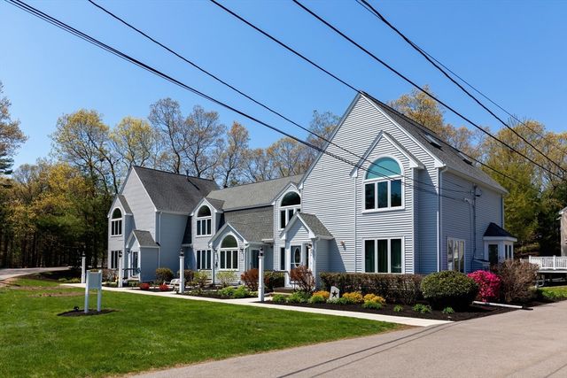 35 Pilgrim Village Road 402, Taunton, MA 02780