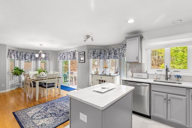 35 Pilgrim Village Road 402, Taunton, MA 02780
