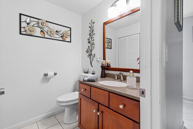 35 Pilgrim Village Road 402, Taunton, MA 02780