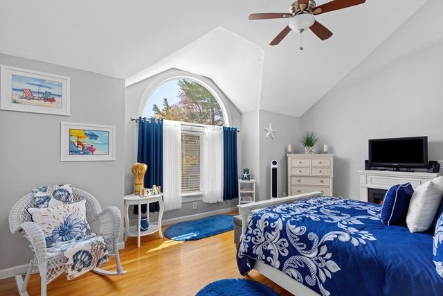 35 Pilgrim Village Road 402, Taunton, MA 02780