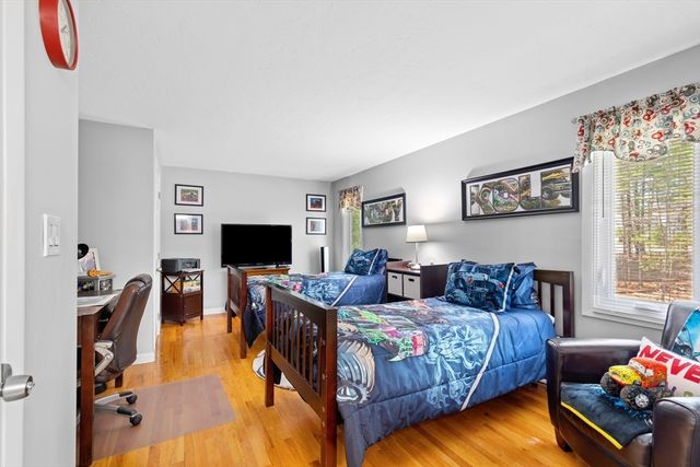 35 Pilgrim Village Road 402, Taunton, MA 02780