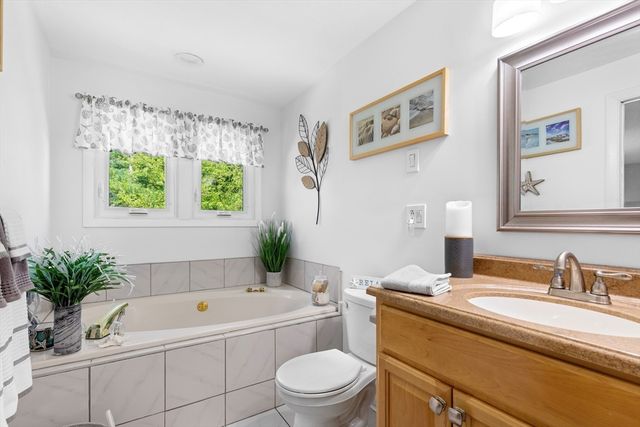 35 Pilgrim Village Road 402, Taunton, MA 02780