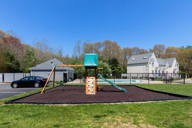 35 Pilgrim Village Road 402, Taunton, MA 02780