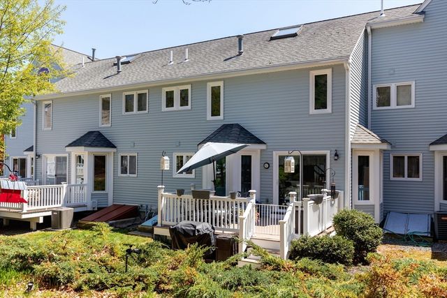35 Pilgrim Village Road 402, Taunton, MA 02780