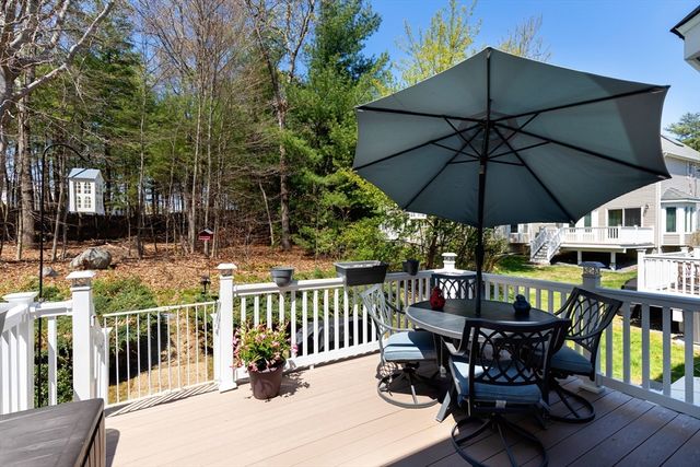 35 Pilgrim Village Road 402, Taunton, MA 02780