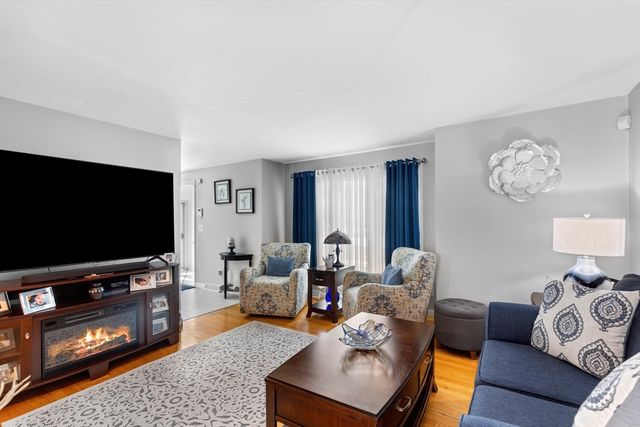 35 Pilgrim Village Road 402, Taunton, MA 02780