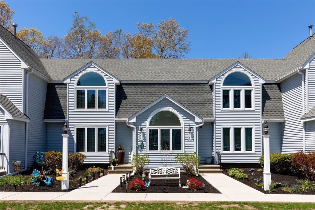 35 Pilgrim Village Road 402, Taunton, MA 02780