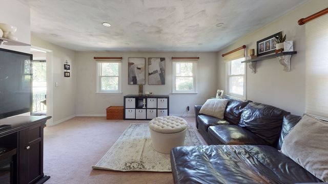 37 Centre St, Natick, MA 01760