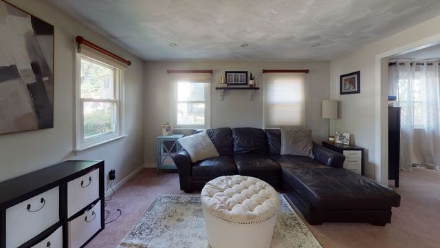 37 Centre St, Natick, MA 01760
