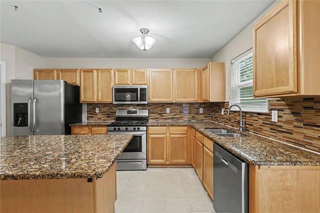 579 Ironstone Drive, Fairburn, GA 30213