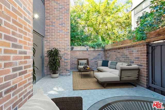 9323 Burton Way A, Beverly Hills, CA 90210