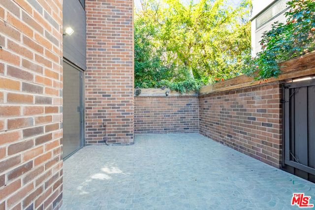 9323 Burton Way A, Beverly Hills, CA 90210