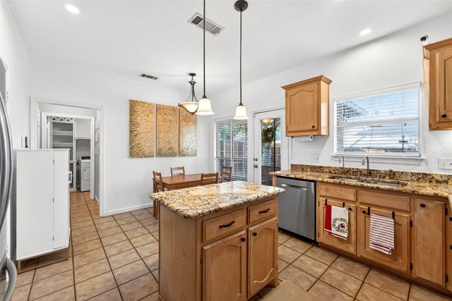 1804 Hunters Ridge Drive, Grapevine, TX 76051