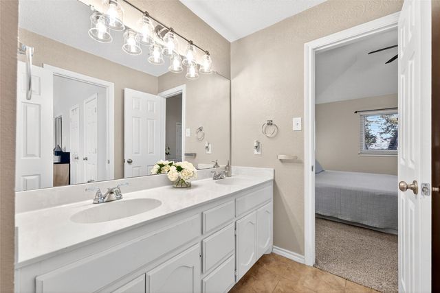 1804 Hunters Ridge Drive, Grapevine, TX 76051