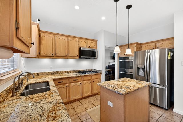 1804 Hunters Ridge Drive, Grapevine, TX 76051