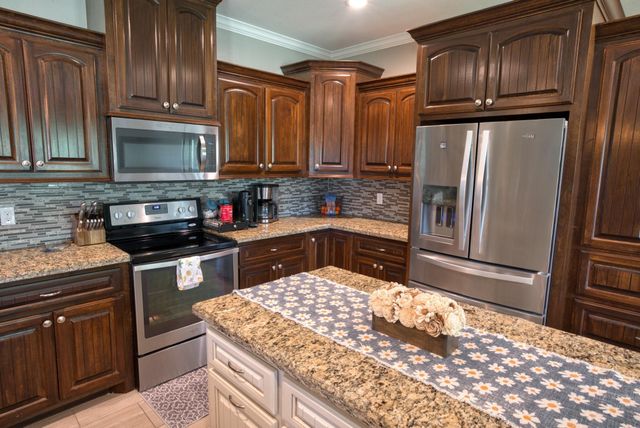 512 Wellshire, West Columbia, TX 77486
