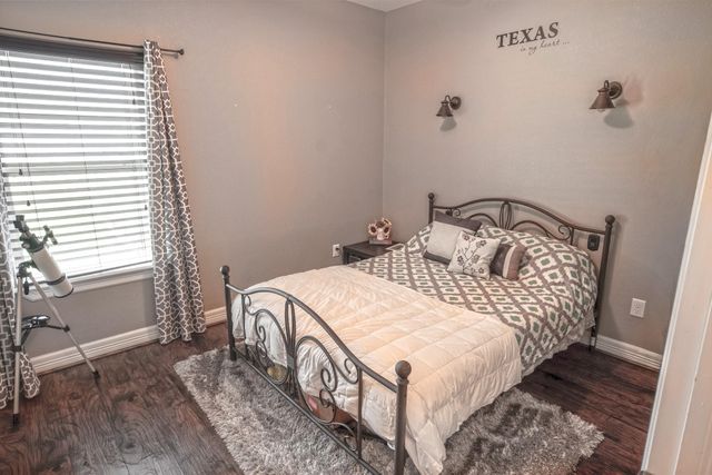 512 Wellshire, West Columbia, TX 77486