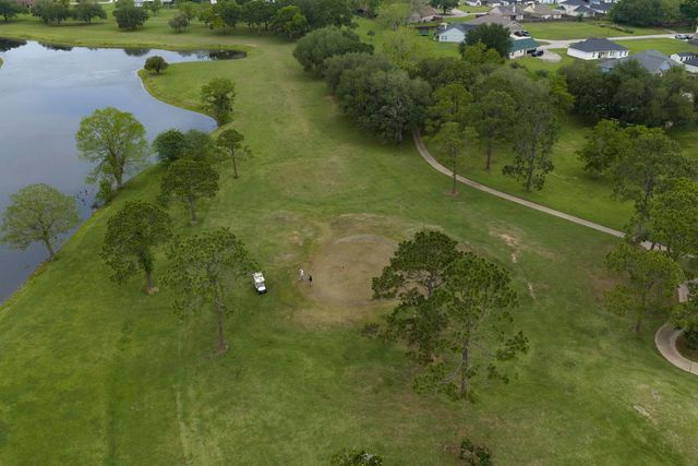 512 Wellshire, West Columbia, TX 77486