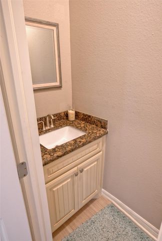 512 Wellshire, West Columbia, TX 77486