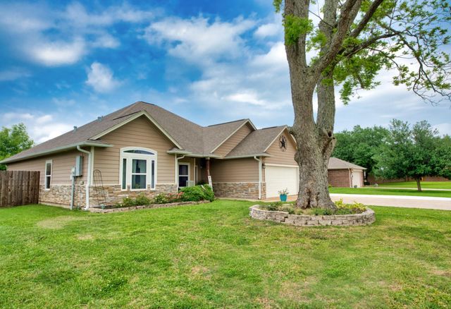 512 Wellshire, West Columbia, TX 77486