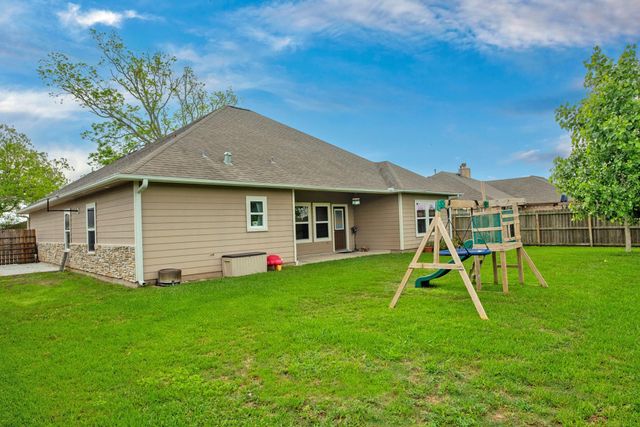 512 Wellshire, West Columbia, TX 77486