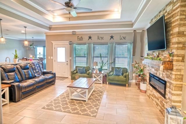 512 Wellshire, West Columbia, TX 77486