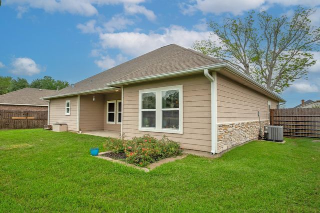 512 Wellshire, West Columbia, TX 77486