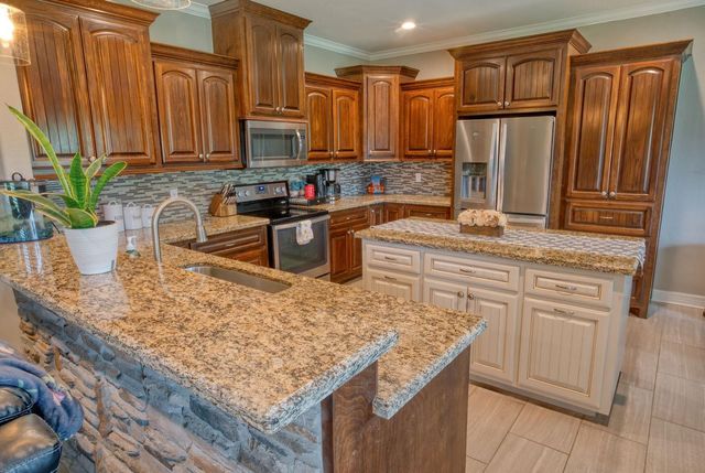 512 Wellshire, West Columbia, TX 77486