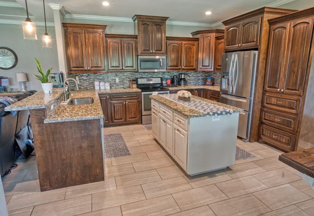 512 Wellshire, West Columbia, TX 77486