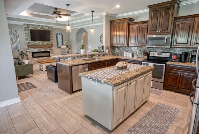 512 Wellshire, West Columbia, TX 77486