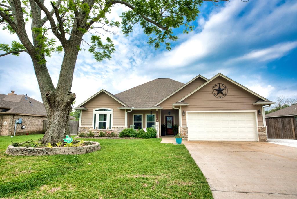 512 Wellshire, West Columbia, TX 77486