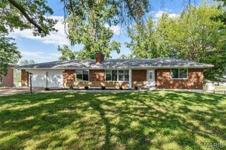 22 Ranchview Drive, Florissant, MO 63033