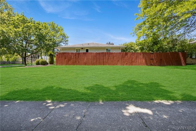 206 Countryside Lane, Amherst, NY 14221