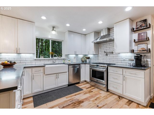 19636 S RIDGE Rd, Oregon City, OR 97045