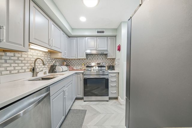 502 Oak Str 9, Brockton, MA 02301