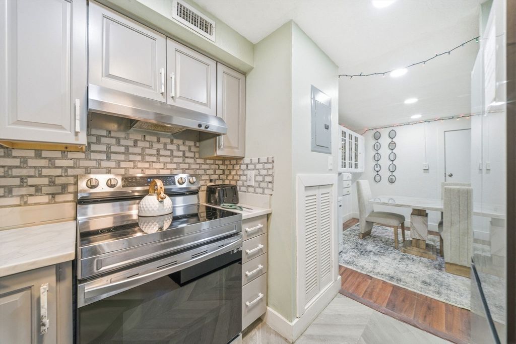 502 Oak Str 9, Brockton, MA 02301