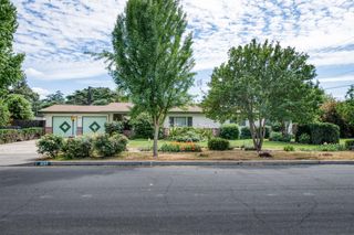 1037 W Fairmont Avenue, Fresno, CA 93705