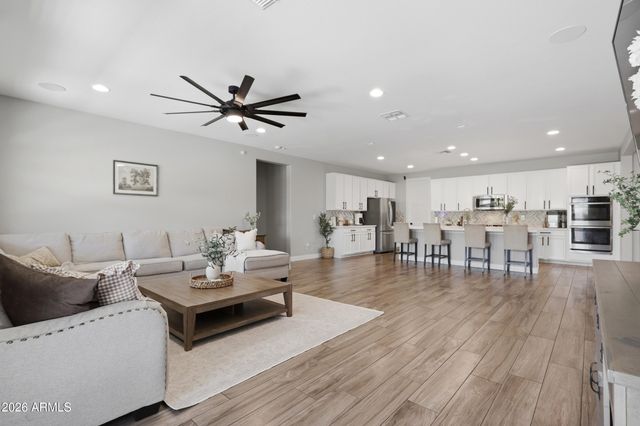 12517 W LAWRENCE Road, Glendale, AZ 85307