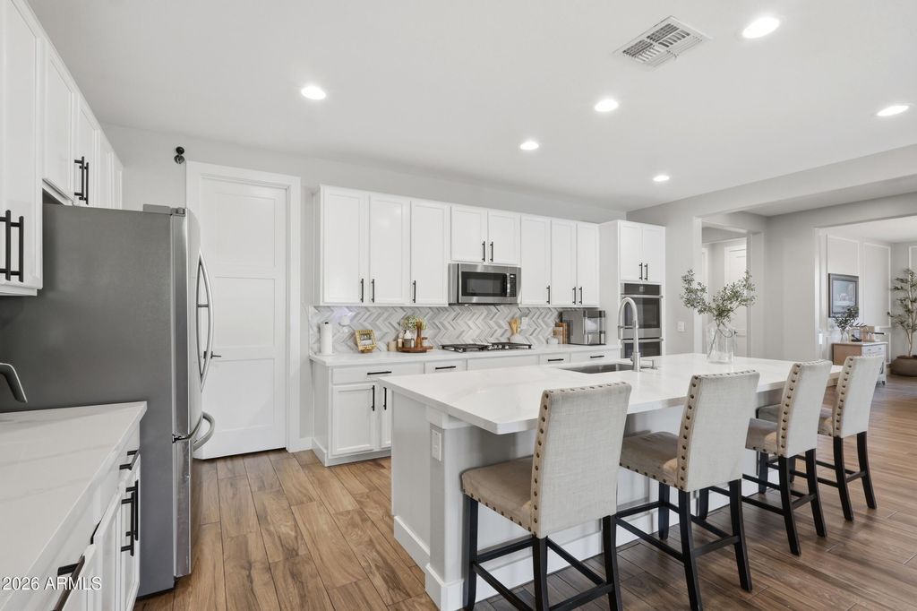Image 18 of property listing at 12517 W LAWRENCE Road, Glendale, AZ 85307