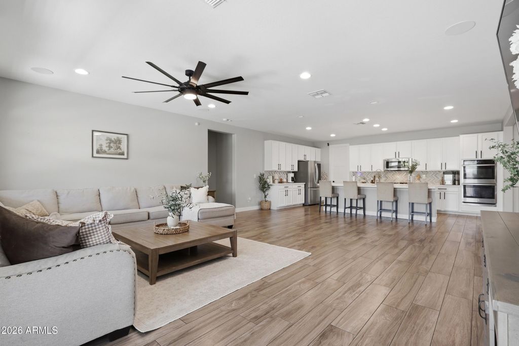 Image 24 of property listing at 12517 W LAWRENCE Road, Glendale, AZ 85307